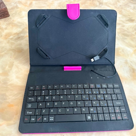 Hot Pink Keyboard w/ USB - Picture 1 of 5